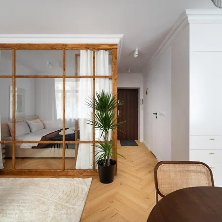 Hoża Modern By Bookinghost