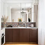 Hoza Modern By Bookinghost