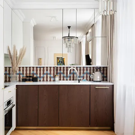 Hoza Modern By Bookinghost