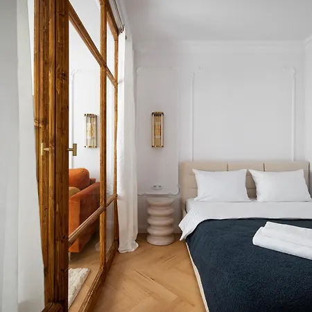 Hoza Modern By Bookinghost